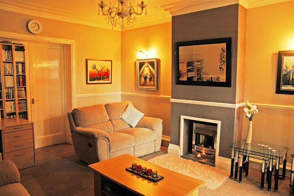 Pitreavie Guest House Dunfermline Esterno foto
